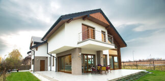 Projekty domów: z poddaszem czy piętrem