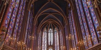 Jak podłączyć żyrandol na 3 żarówki i 2 kable z sufitu? Jak podłączyć żyrandol na 3 żarówki i 2 kable z sufitu?