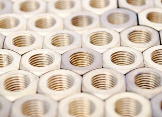 Czym się różni Łącznik jednobiegunowy od dwubiegunowego?