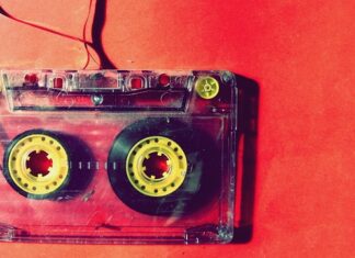 Z czego składa się taśma?