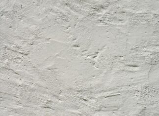 Dlaczego tynk się odparza?