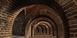 Jaką prędkość piły taśmowej?