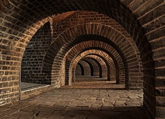 Jaką prędkość piły taśmowej?