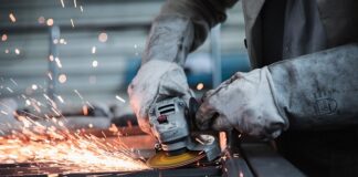 Czy szlifierką kątową można ciąć drewno? Czy szlifierką kątową można ciąć drewno?