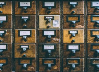 Dlaczego wysuwa się szuflada?