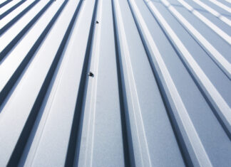 Wybór pokrycia dachowego: Czy metal jest lepszy od ceramiki