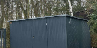 Nowoczesne garaże blaszaki a estetyka posesji – jak połączyć funkcję z wyglądem? garaż